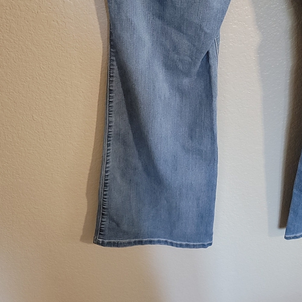 Torrid Light Wash Flare Jeans 18R - Picture 6 of 6